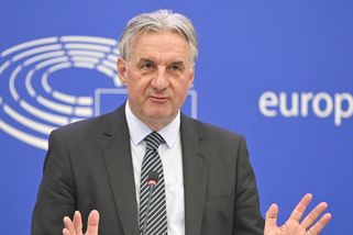 Vyloučený europoslanec zve opět do Moskvy. Vrací se i čínský Zahradilův asistent